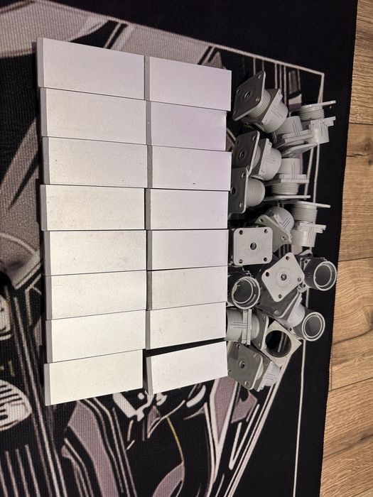 Nożki do mebli 16 sztuk