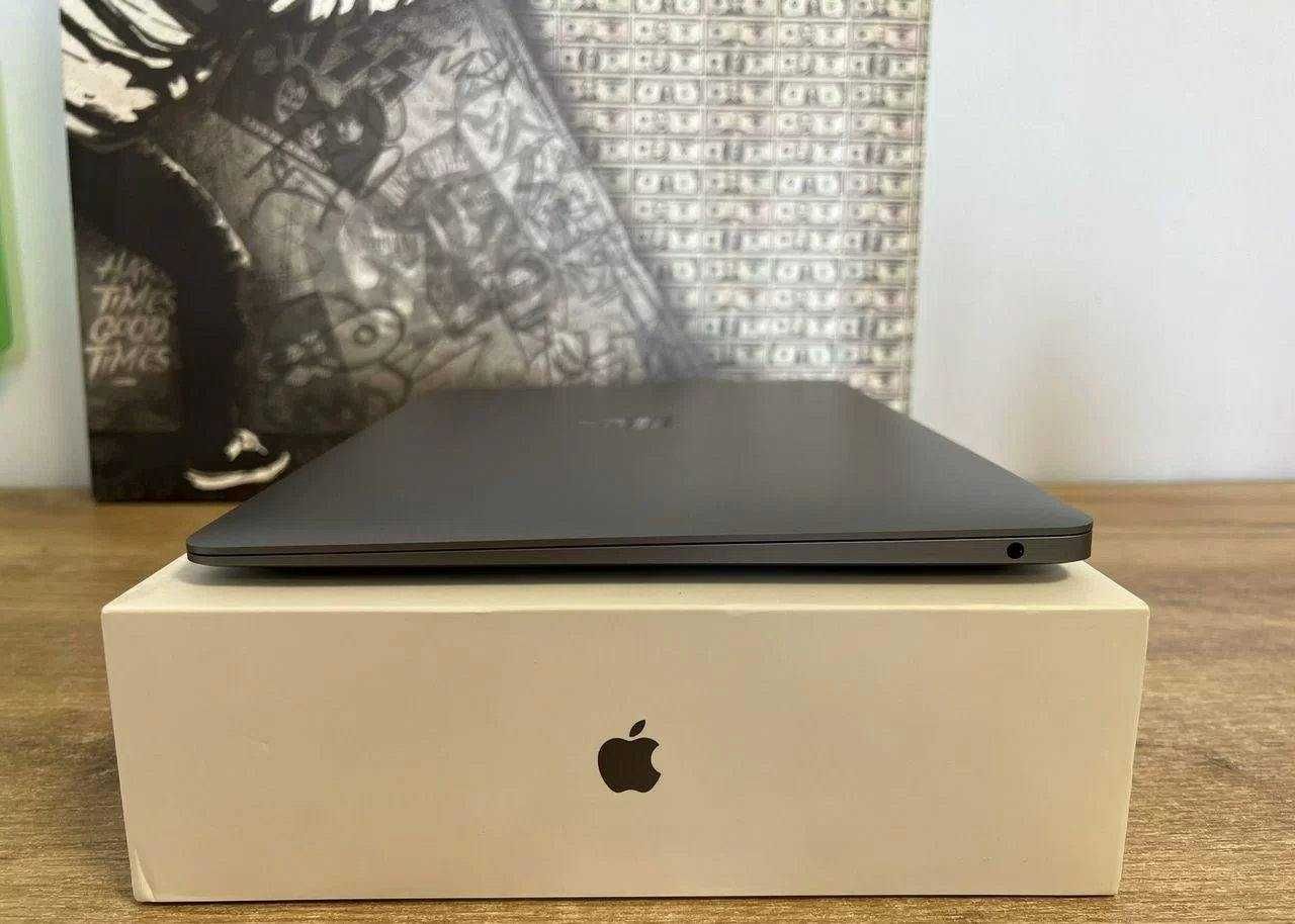 MacBook Air 13 2020 M1 8/256 (1 цикл)