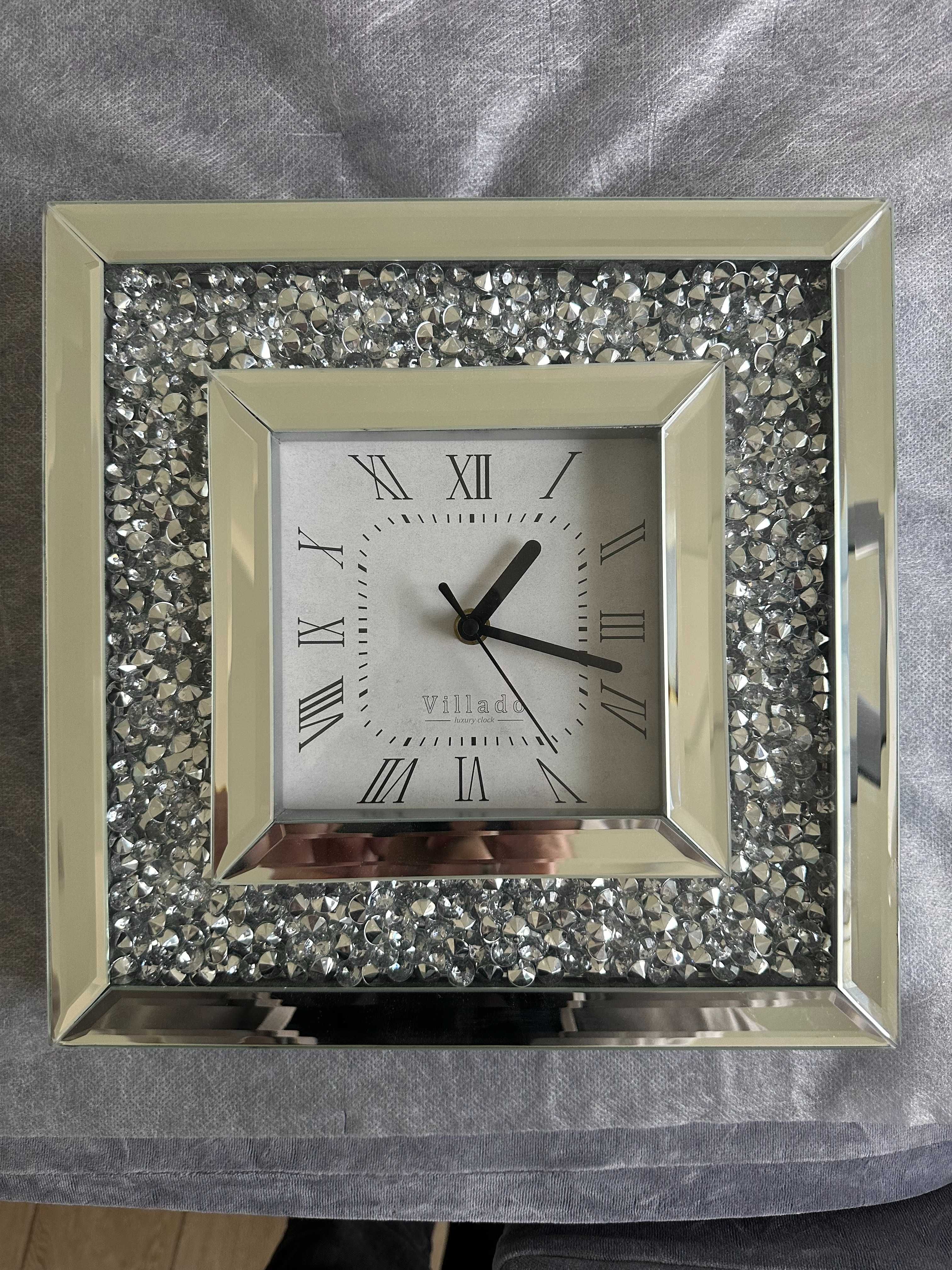 Lustrzany zegar ścienny z kryształkami marki Villado