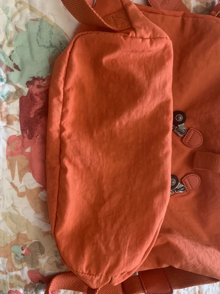 Mochila laranja kipling