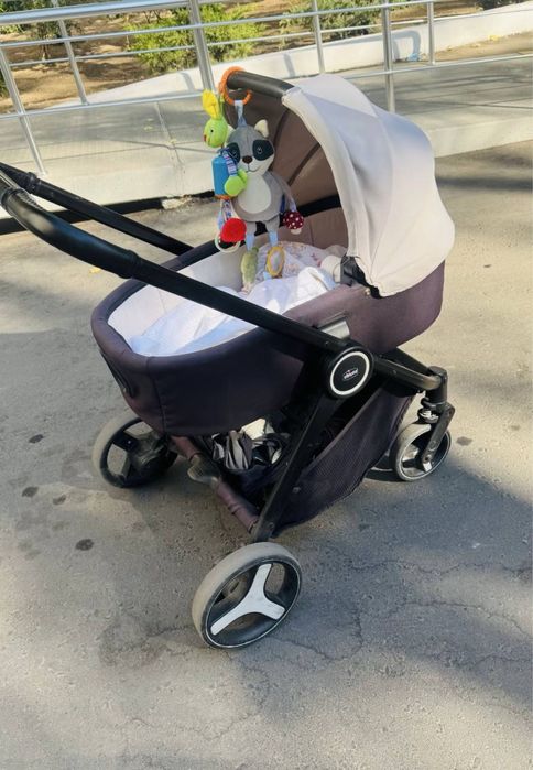 Коляска Chicco.