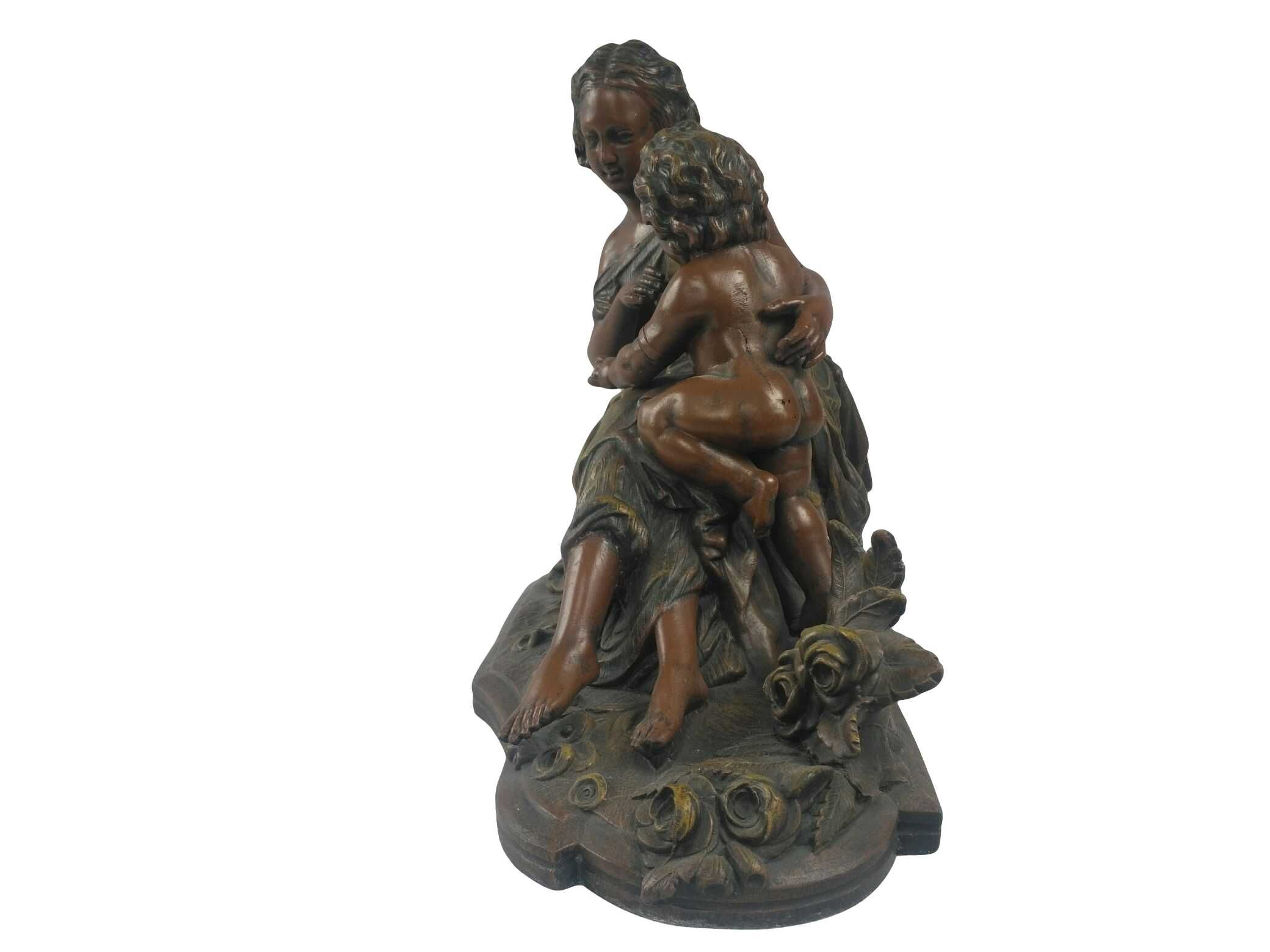 „Matka z Synem – Rzeźba figura o Niezwykłej Urodzie”