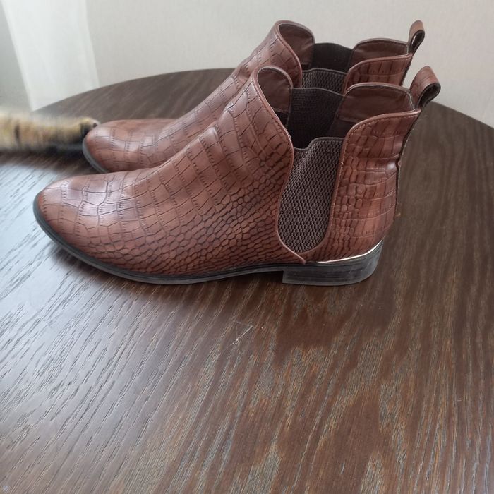 Ботинки челси     .