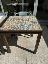Mesa de madeira com azulejos - Leroy Merlin