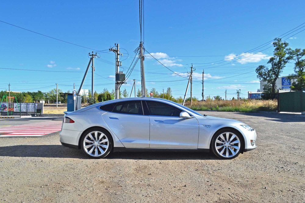 Продам Tesla Model S P85+