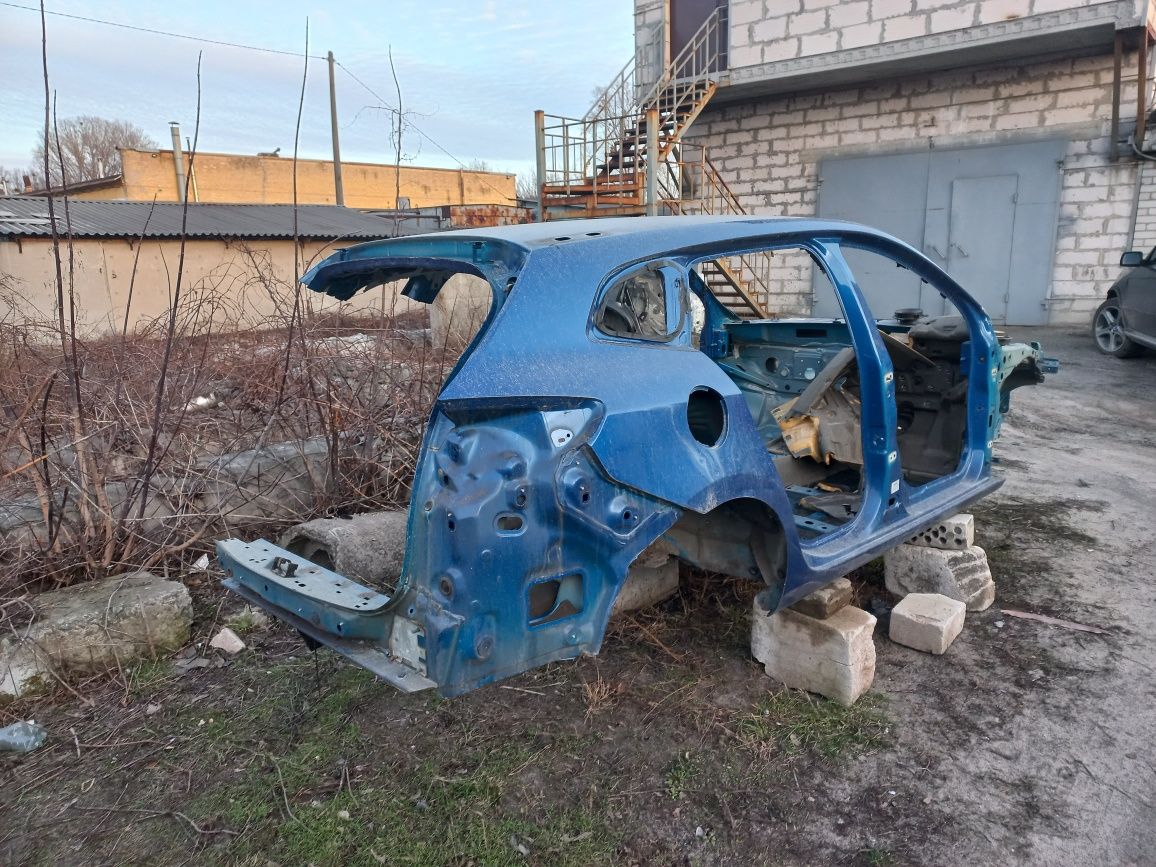 Заднее крыло четверть Рено Меган 3