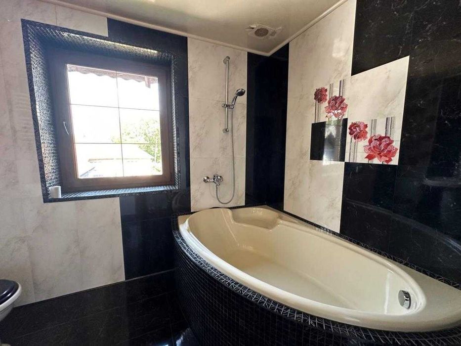 Готовий особняк з ремонтом біля ТРЦ Metro