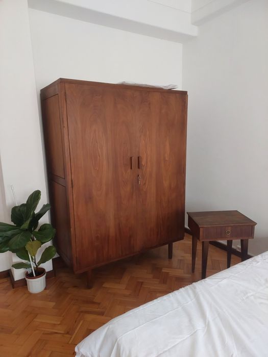 Armário roupeiro guarda roupa madeira duas portas vintage pés palito