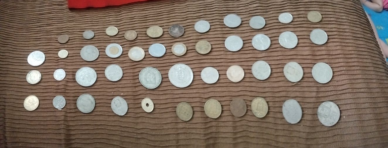 Coleção de moedas antigas e de outros países