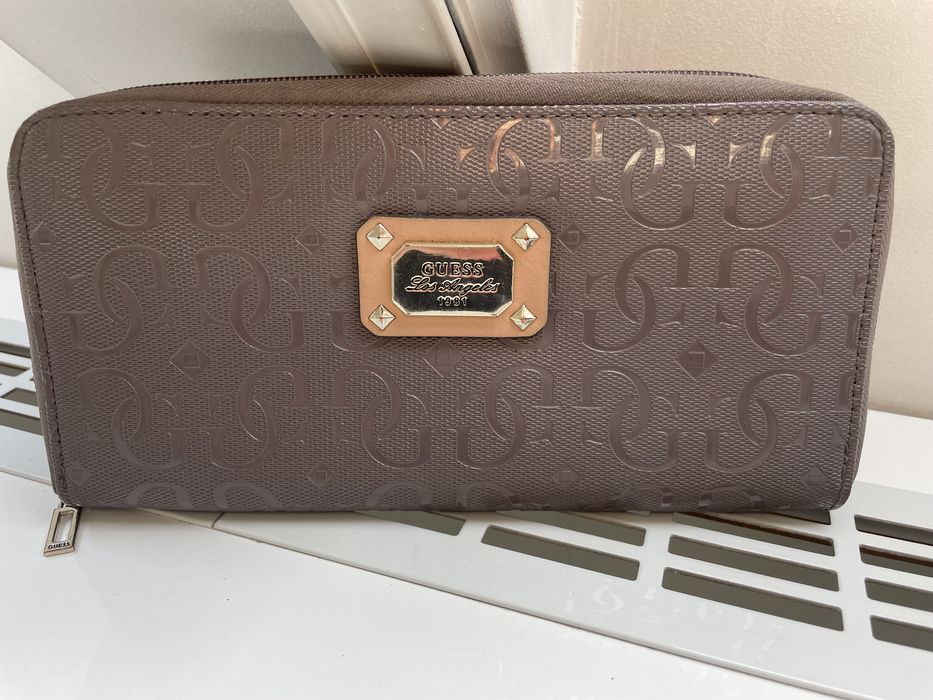 Portfel Guess szary lakierowany prada lv gg