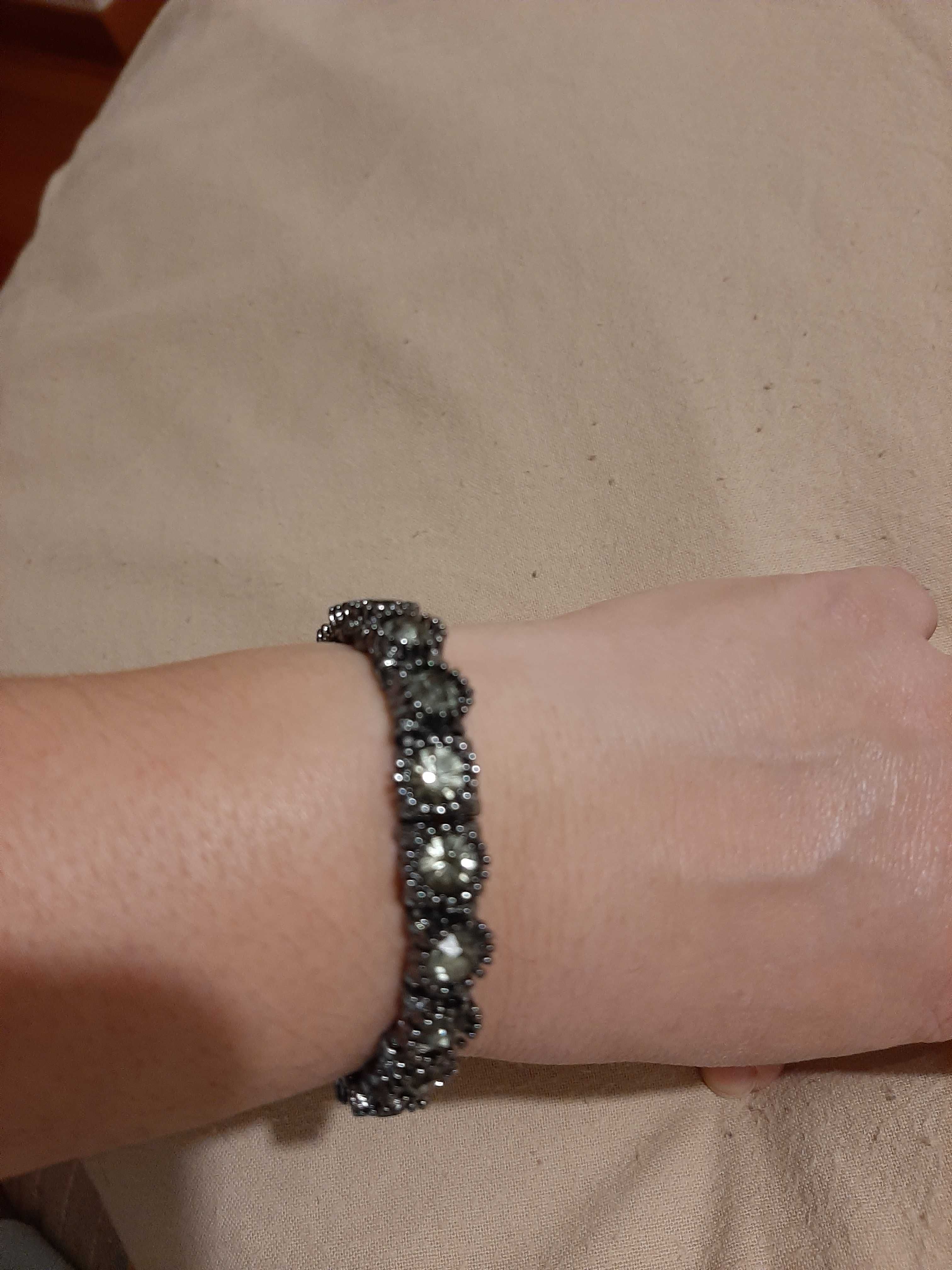 Colares variados e 1 pulseira