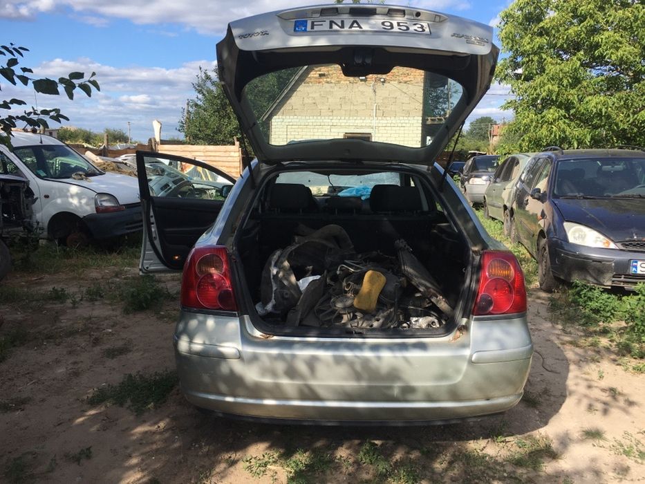 Ляда Toyota avensis т 25 лифтбек-хетчбек седан