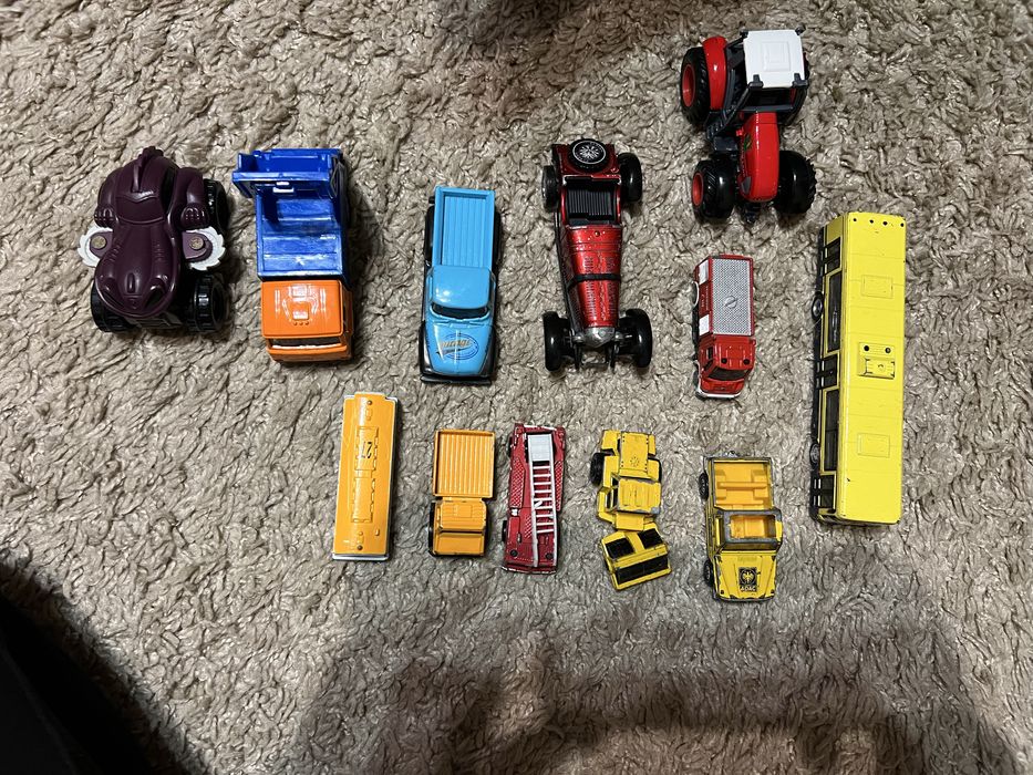 Машинки різні модельки