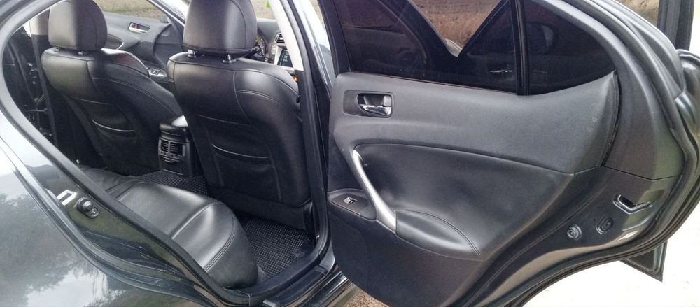 Продам Lexus is 220