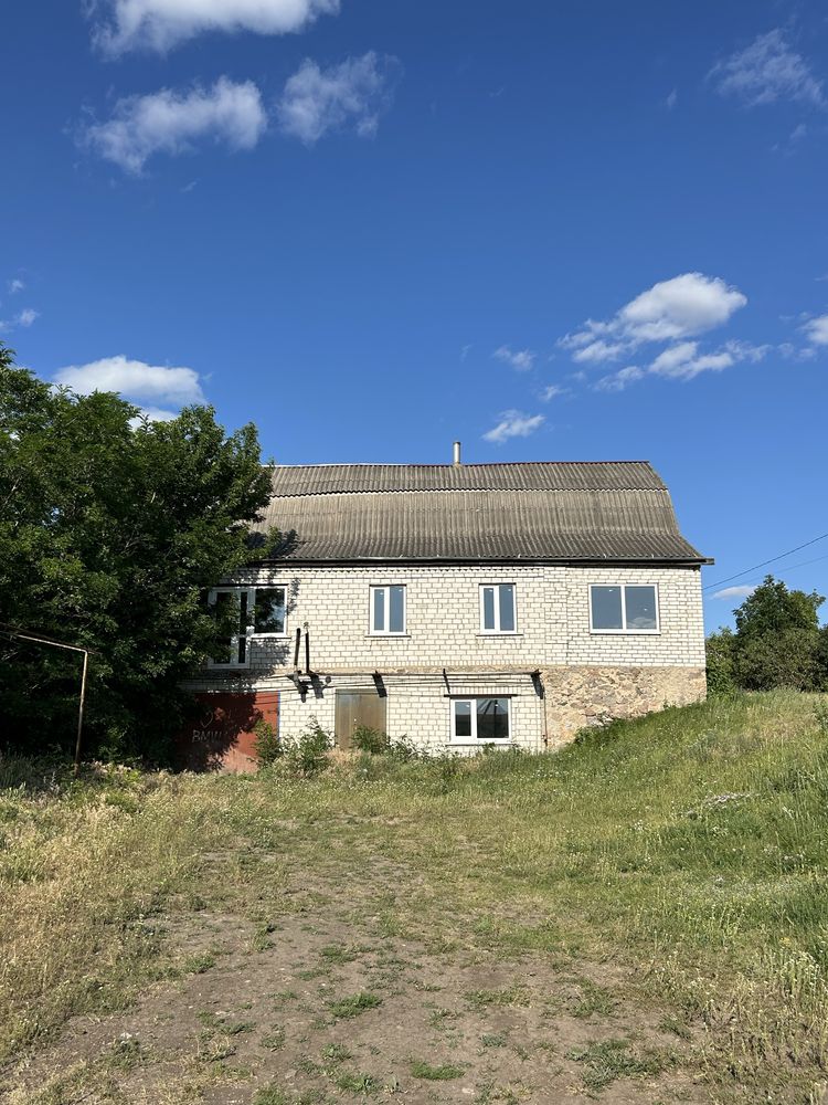 Продам двохповерховий будинок