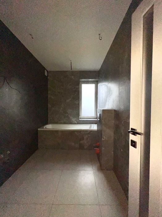 Одноповерховий будинок з частковим ремонтом та гаражем-масив Фортовий!