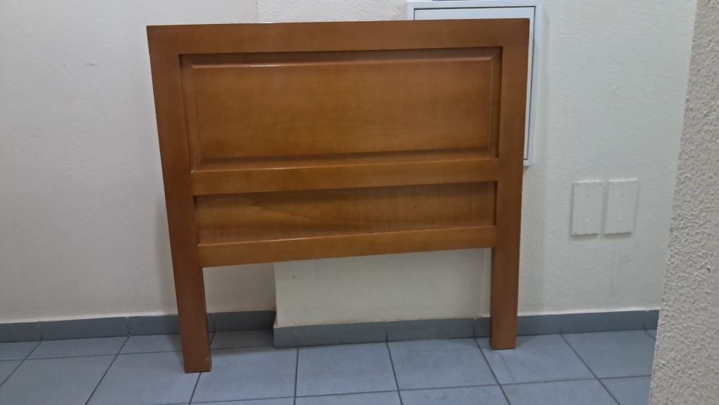 Cabeceira de Cama em Madeira Maciça • Estilo e Qualidade Impecáveis!
