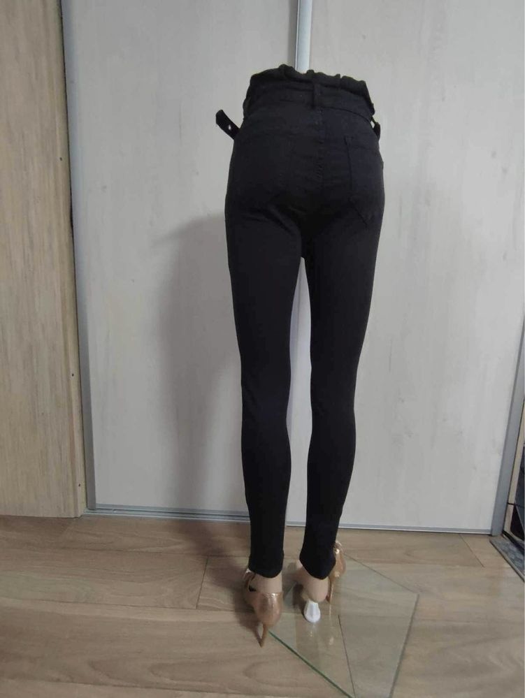 Czarne spodnie jeansowe skinny z wysokim stanem, Laulia, rozmiar S/36.