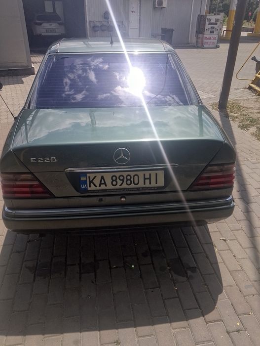 Продам Мерса 124 2.2