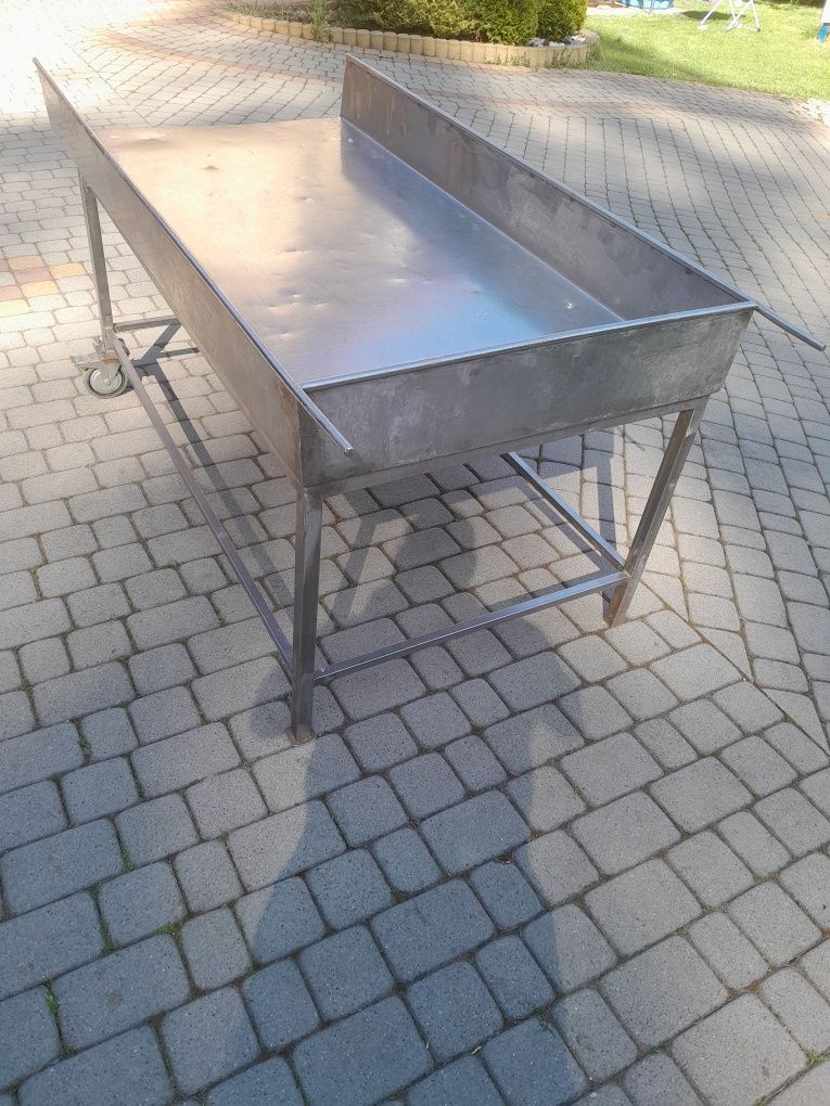 Stół ze stali nierdzewnej
