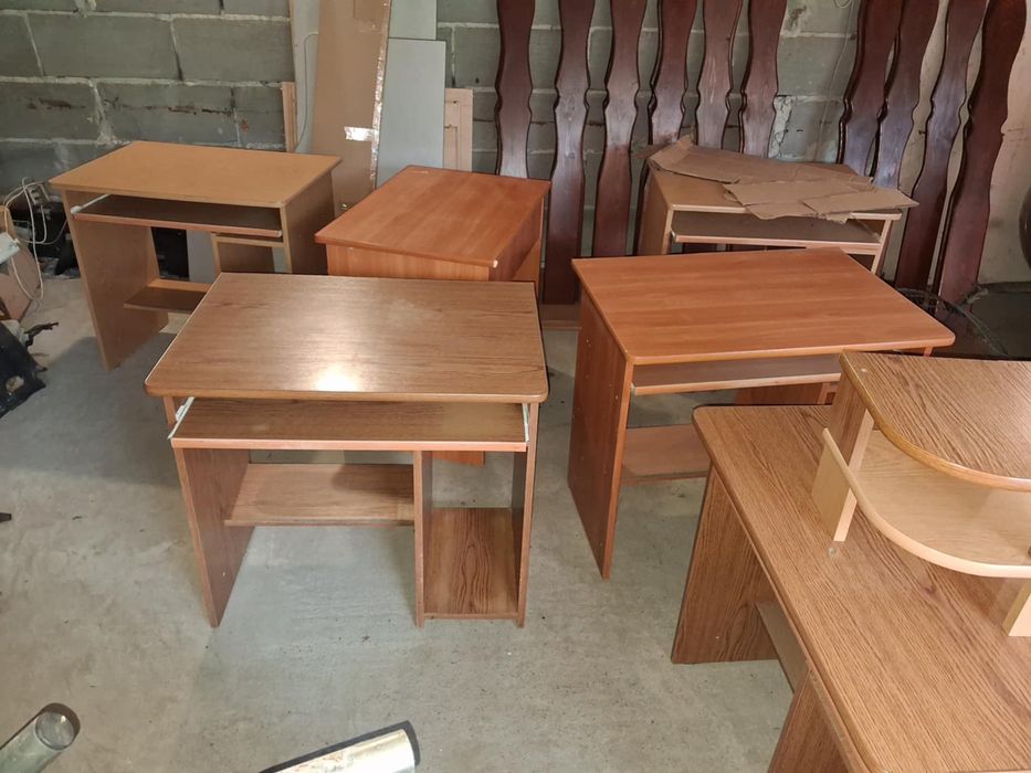 Biurka komputerowe z wysuwaną półka na klawiatura mozliwy transport