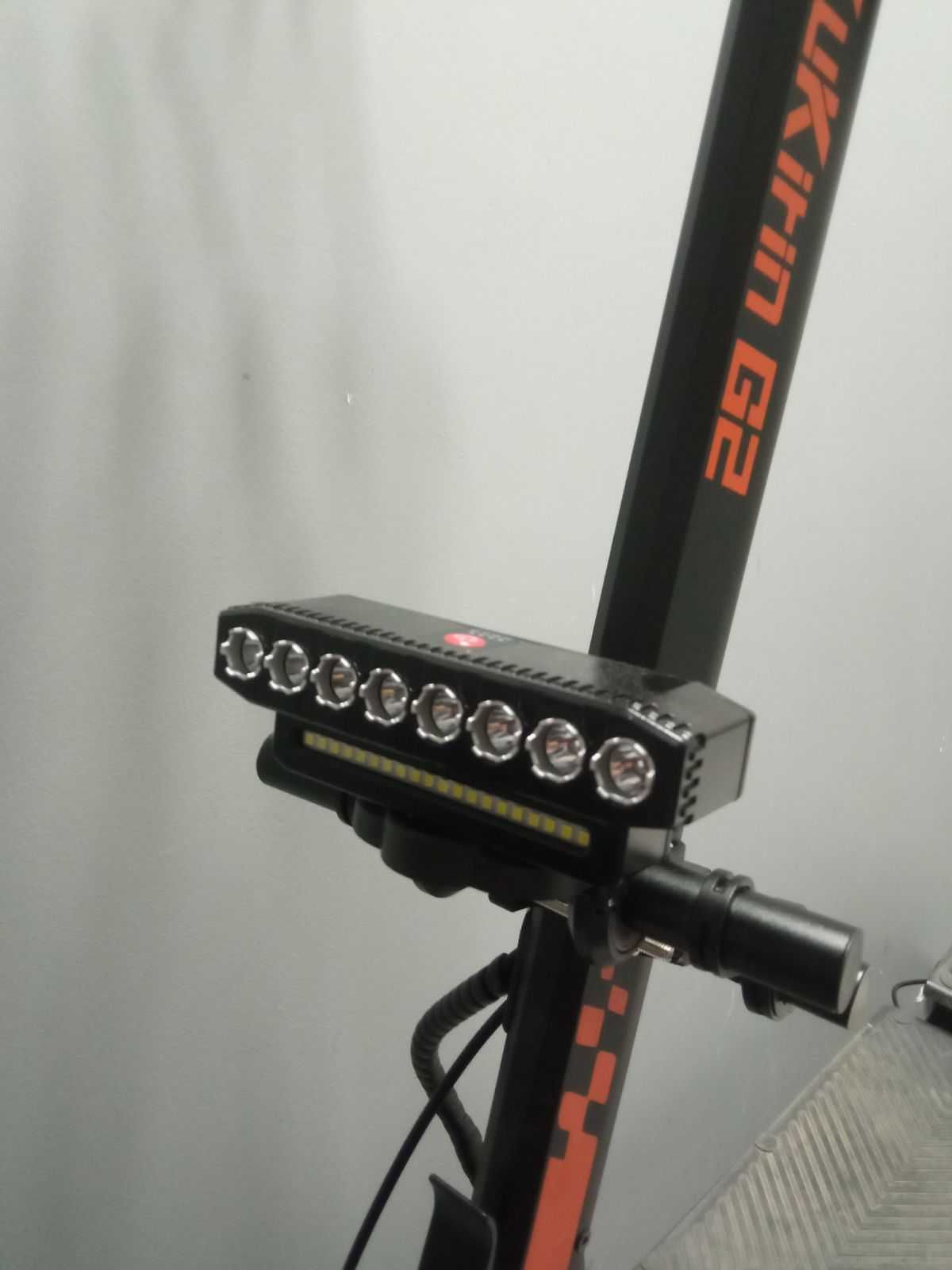 KuKirin G2 Lampka USB 8 Led + 20 SBD i Regulowany wysięgnik do lampy