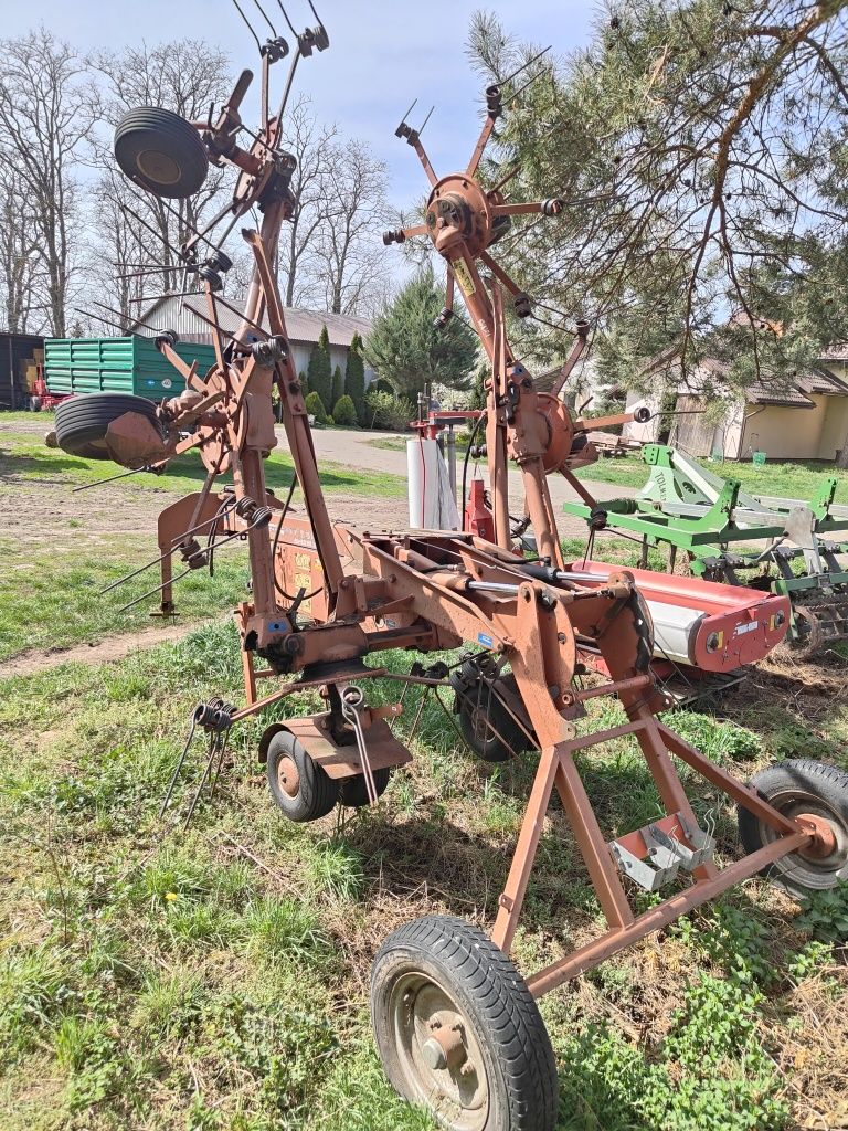 Sprzedam przetrzasarka kuhn gf6401 przetrząsacz