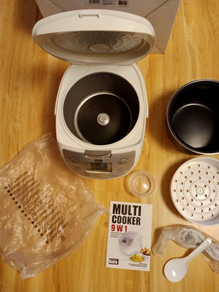 Sprzedam wielofunkcyjne urządzenie Multi Cooker  9w1 nowe w kolorze bi