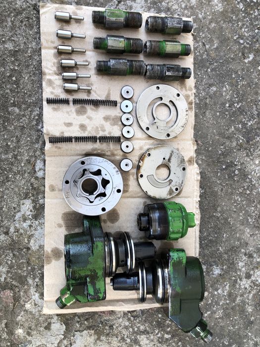 Паливний насос John Deere Запчастини Джон Дір