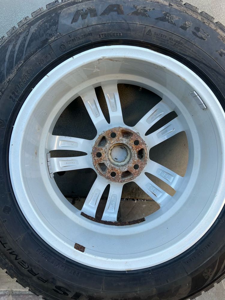 Диски з шинами Nissan x-trail Rogue 225/65 r17