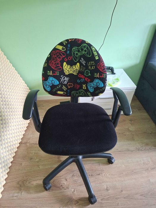 Krzesło obrotowe do biurka dla chłopca