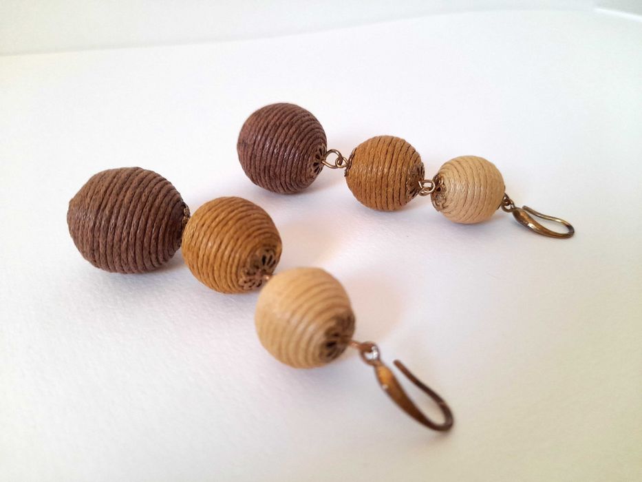 Brincos longos castanhos