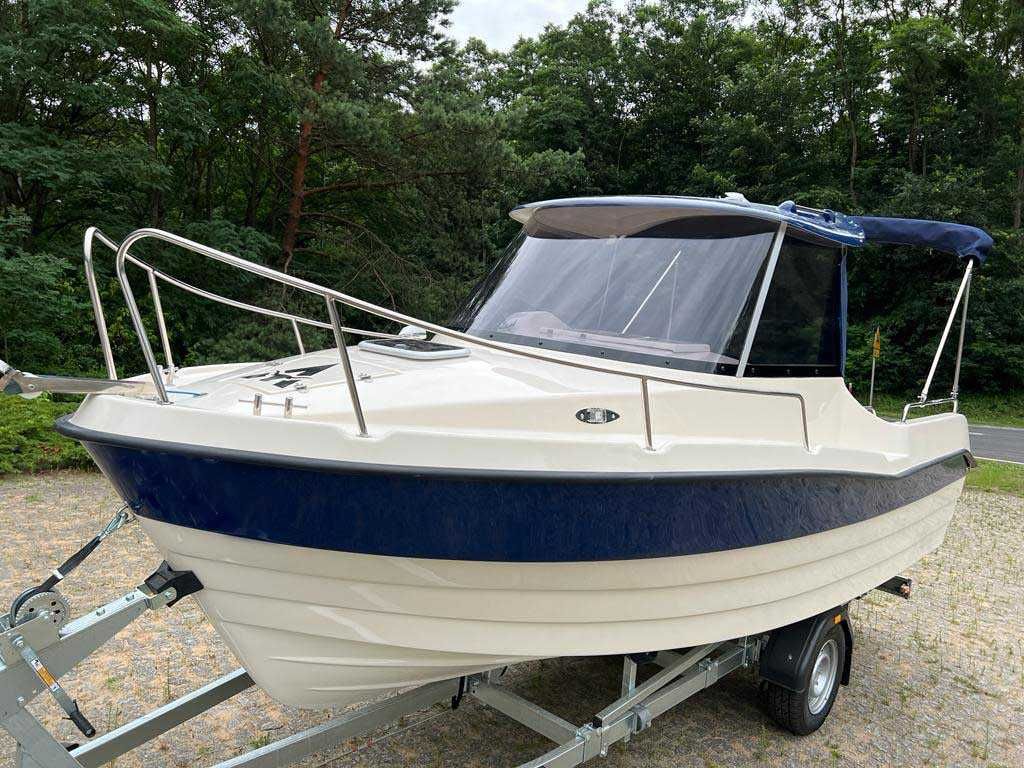 ŁÓDZ MOTOROWA PILOTHOUSE 540 Z KABINĄ i przyczepą podłodziową NOWA