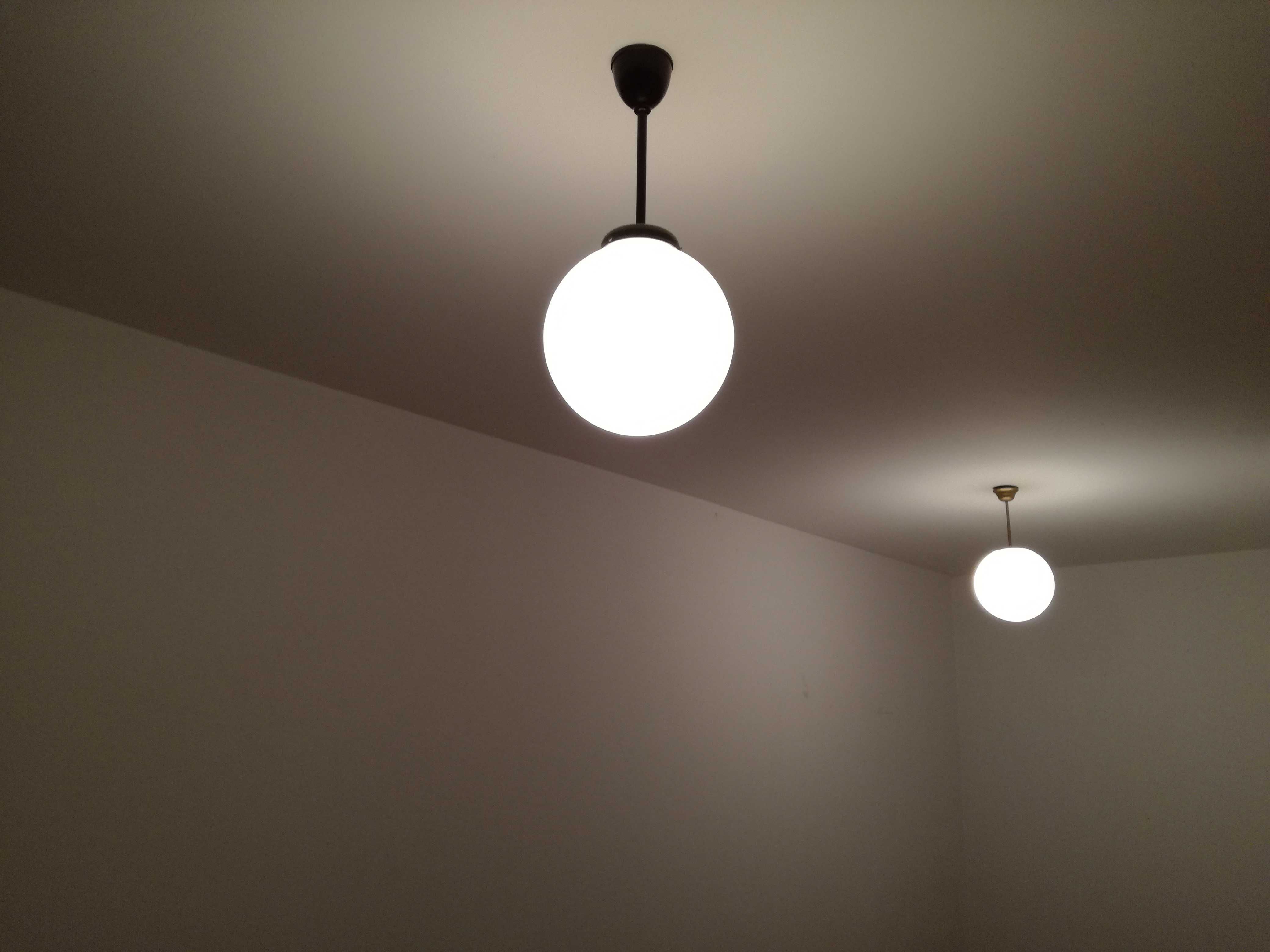 Dwie Lampy sufitowe KULE mleczne/białe