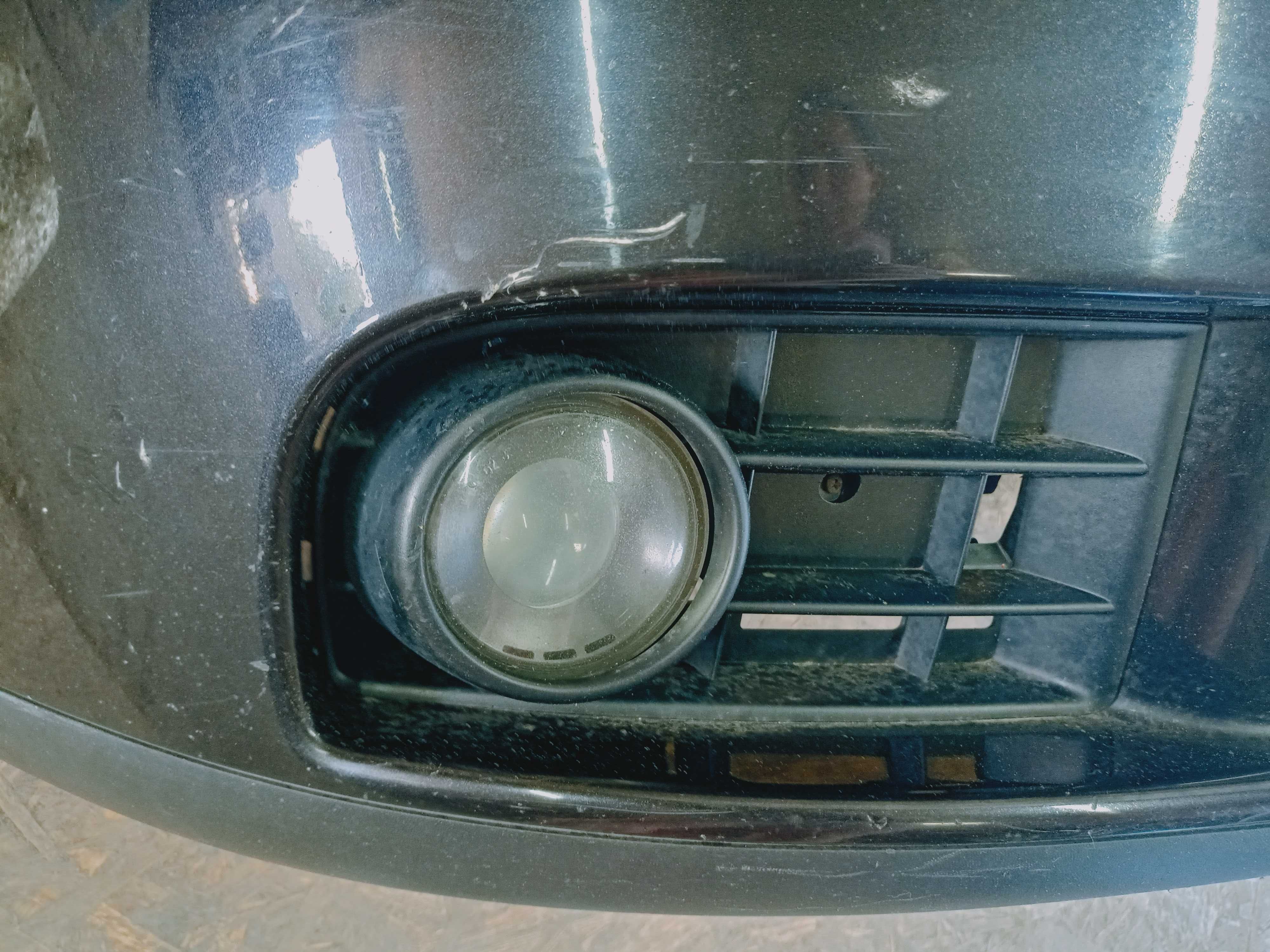 VW Volkswagen Golf 5 V zderzak przód przedni kolor czarny halogeny