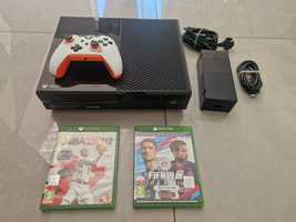 Xbox one 500gb + 2 Gry + Pad