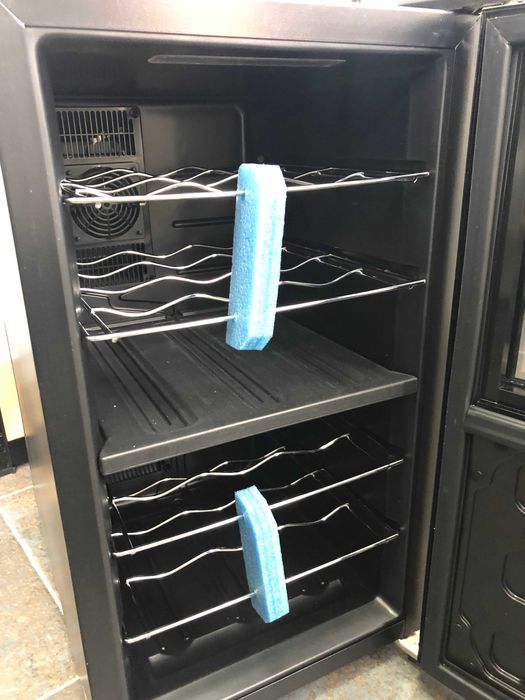 Lacor 69185 - Szafa chłodnicza 18 butelek