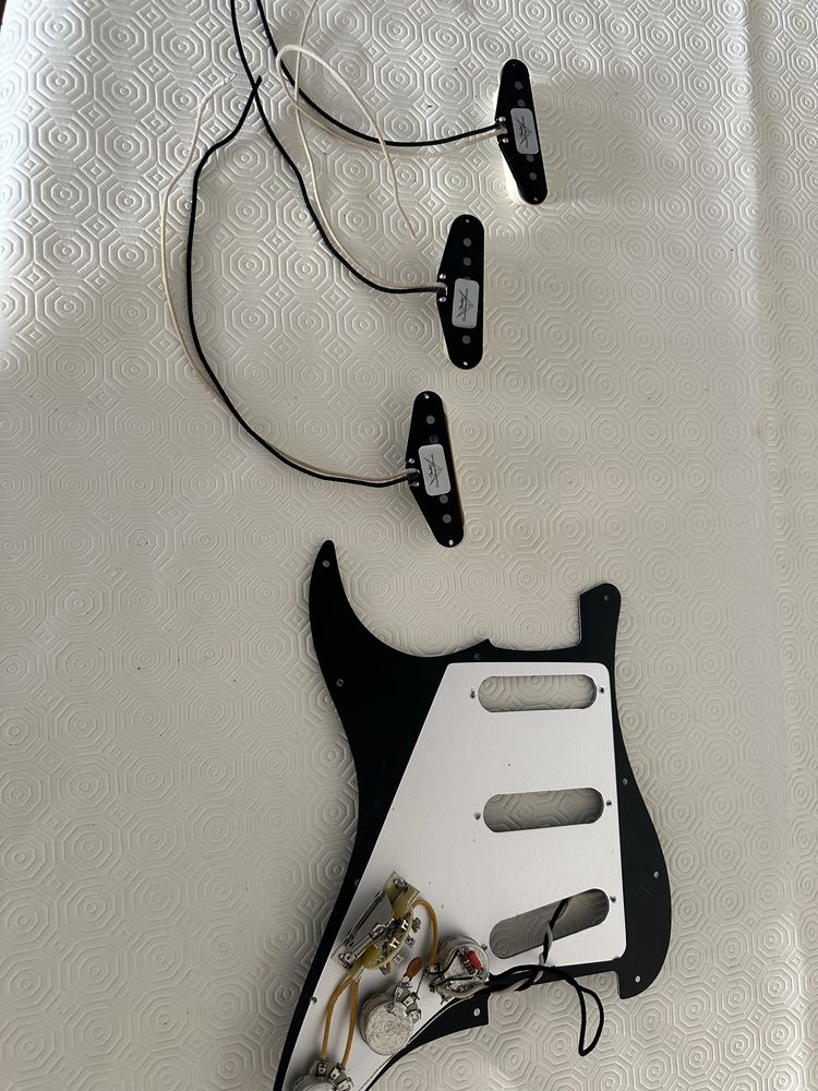 MARQZ Stratocaster Custom (pickups Fender custom 54)