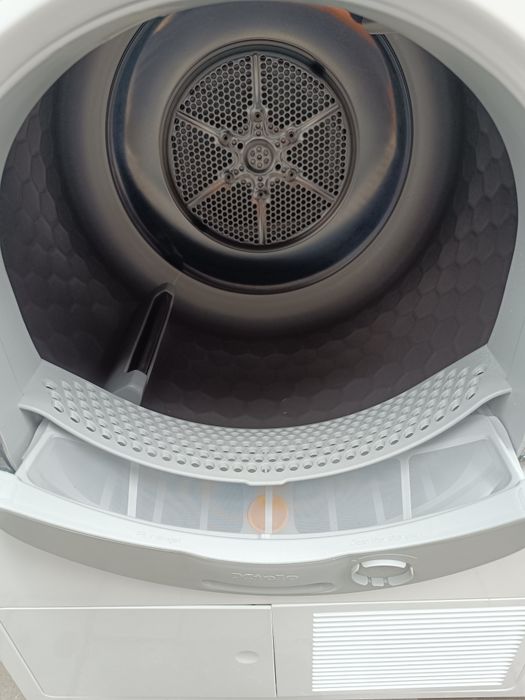 Сушильна машина Miele TGK640WP