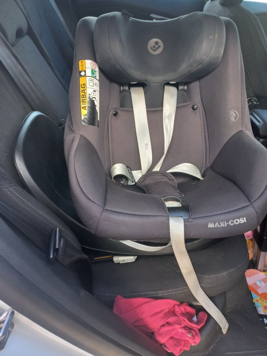 Carrinho de bebé e cadeira de bebé para o automóvel