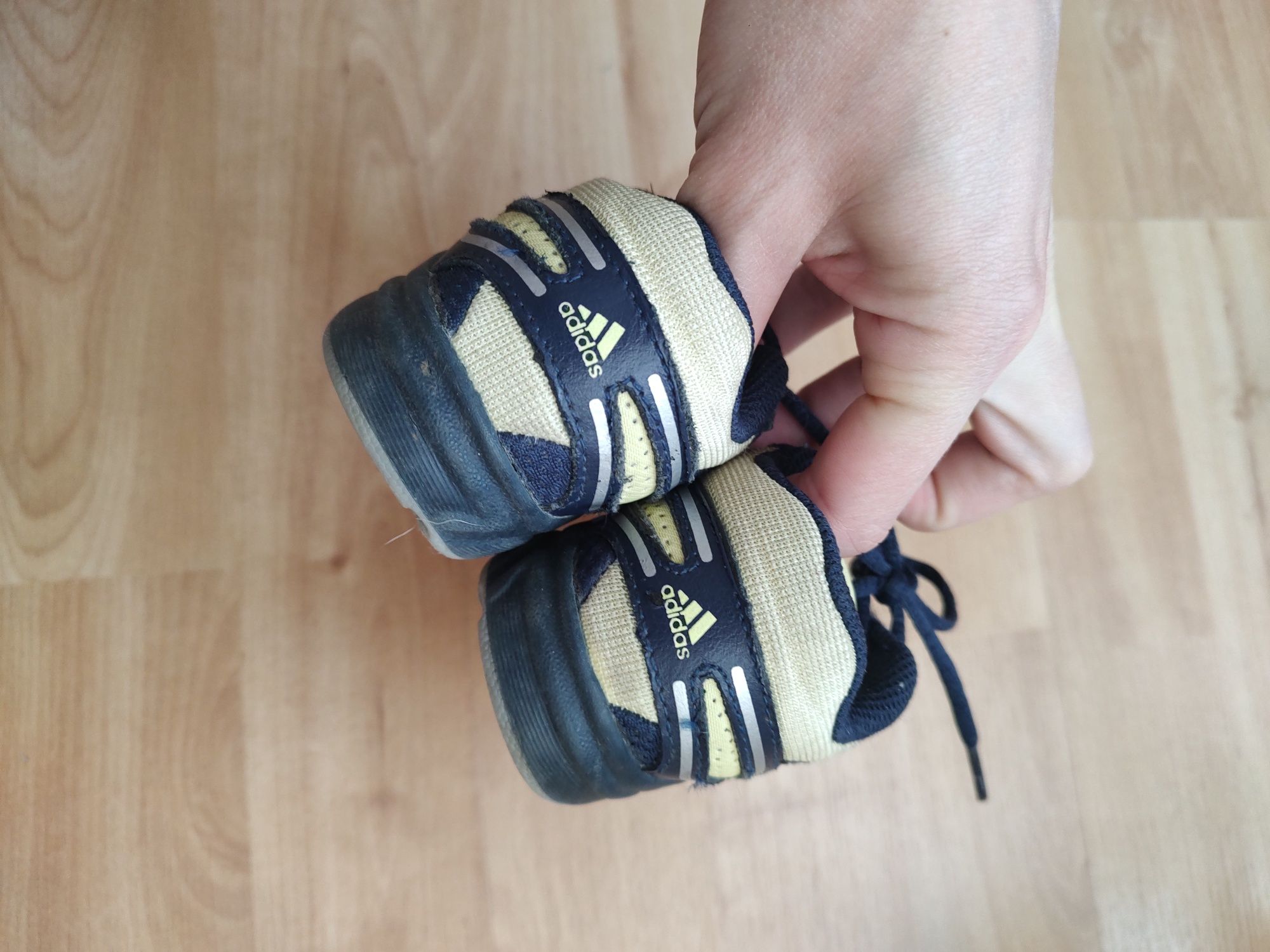 Продам дитячі кросівки Adidas