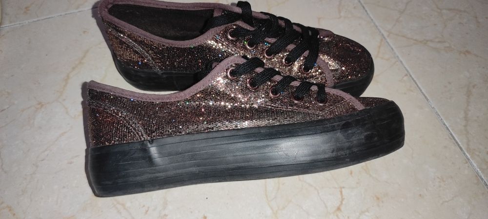 Ténis mulher diversos pares