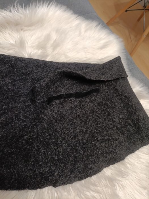 Komin szal na szyję ramiona czarny grafitowy przypomina wełnę