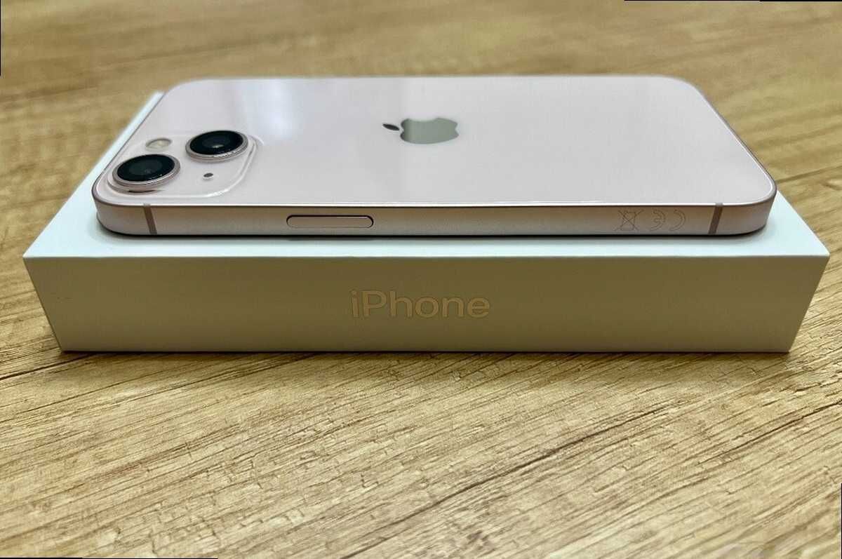 Продам iPhone 13 на 256 Gb з чохлами