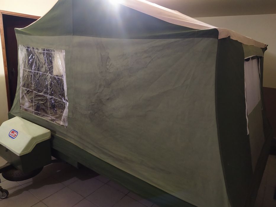 Atrelado tenda (Quarto + Sala) quase novo