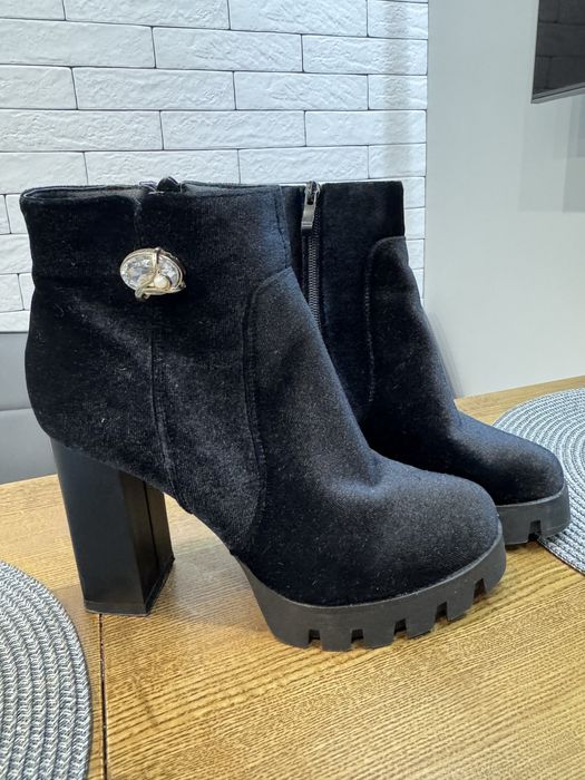 Ботильйони на підборах