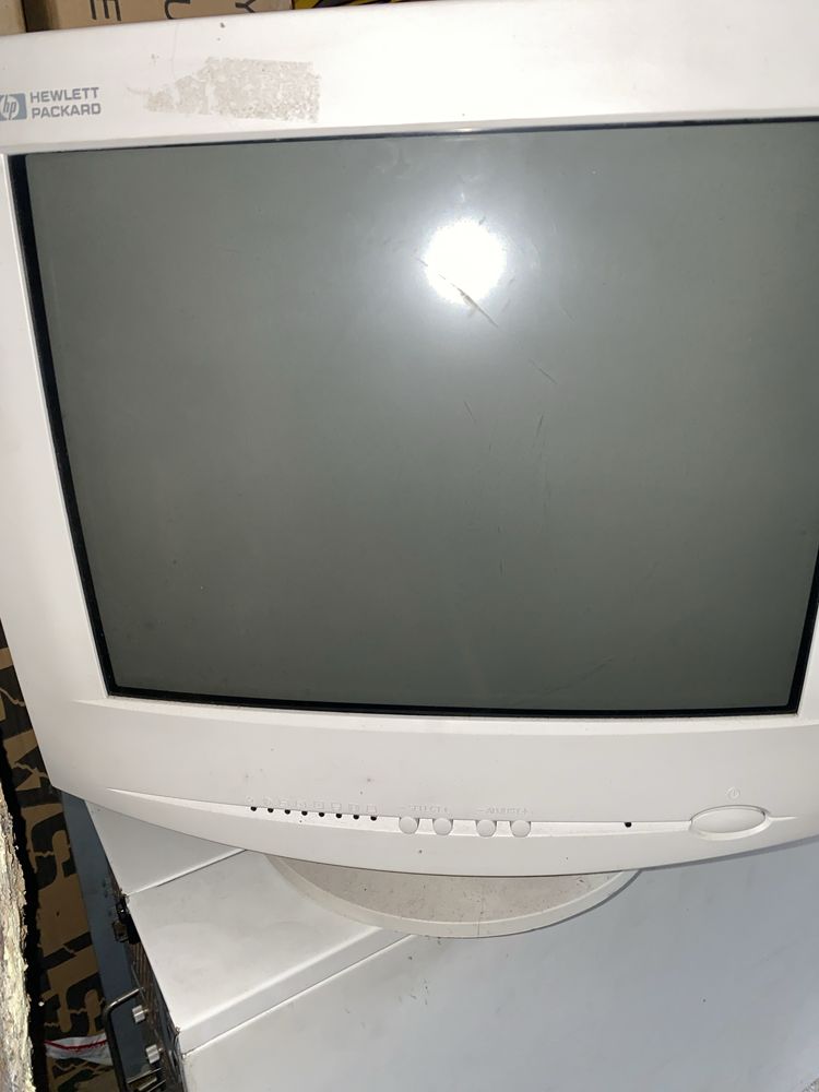 Servidor HP NetServer 3000 e Monitor