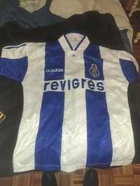 Vendo uma s-this adidas oficial do clube  do Porto  como nova .