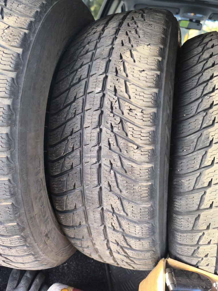 Opony Nokian 235/60/ 18