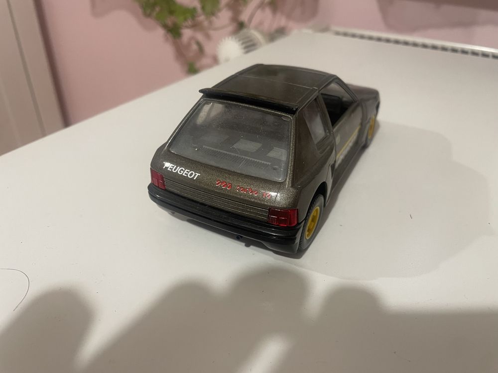 Model bburago burago Peugeot 205 Turbo made it italy